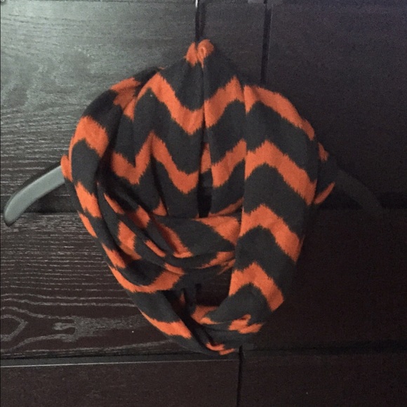 Rust/black infinity scarf