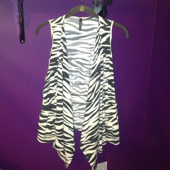 sale🎉🎊Zebra print sleeveless waterfall cardigan