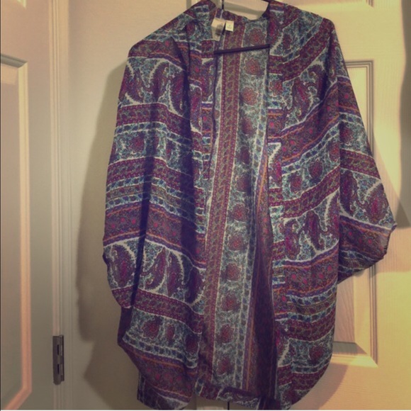 Bundle including mint and navy blouse