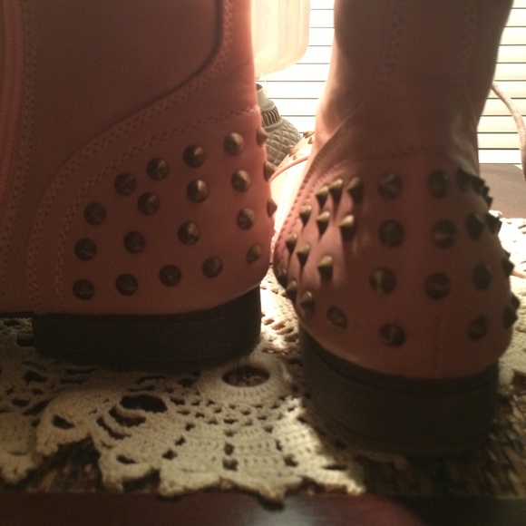 Pink spiky boots - Picture 2 of 3