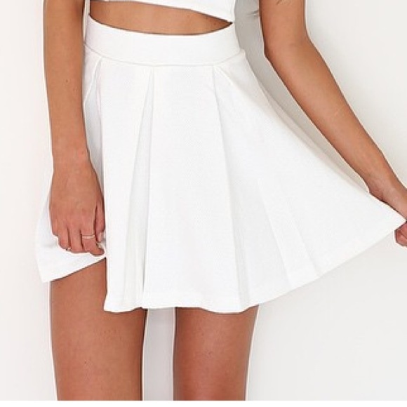 White skater skirt size XS
