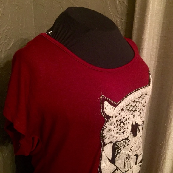 Free Kisses crochet owl high-low shirt - Picture 3 of 4