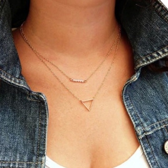 Jewelry - ✅It's In✅ Dainty Triangle & Pearl Layer Necklace
