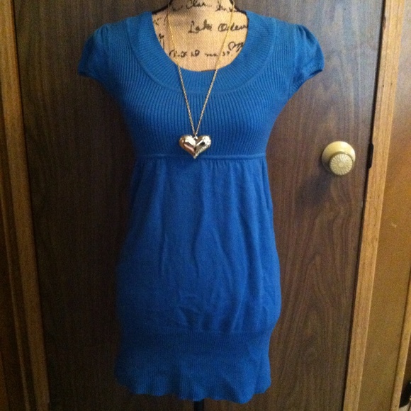 Very cute dressblouse.perfect for legging. - Picture 2 of 4