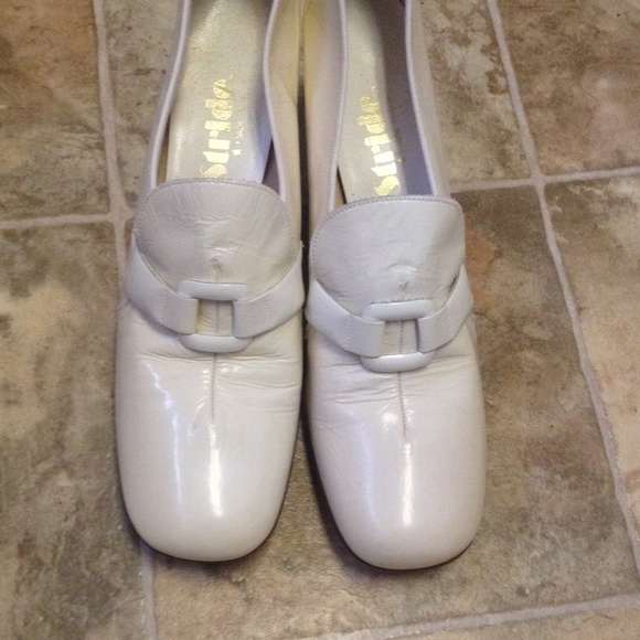 White vintage 1920's size 7 heels
