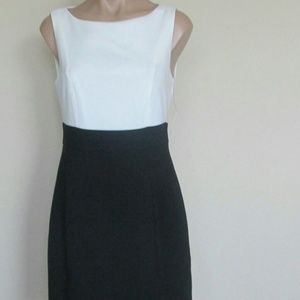 LAUNDRY BY DESIGN WHITE AND BLACK SLEEVELESS DRESS