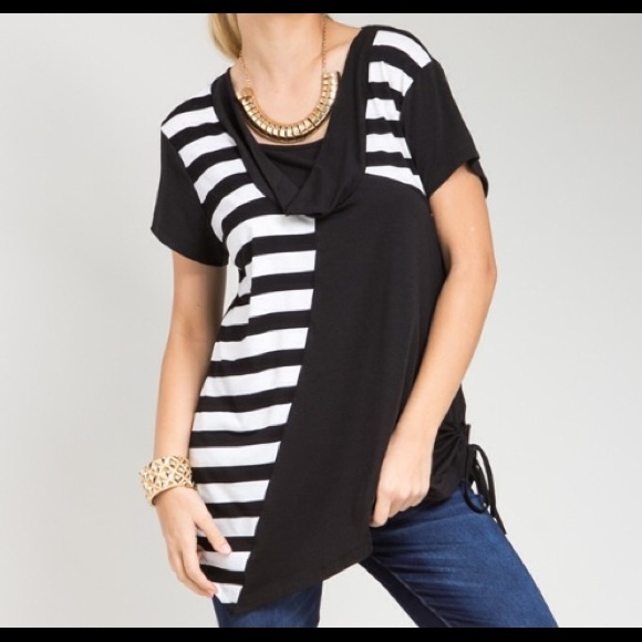 Tops - Plus size-Black Stripe Asymmetric Hem Top
