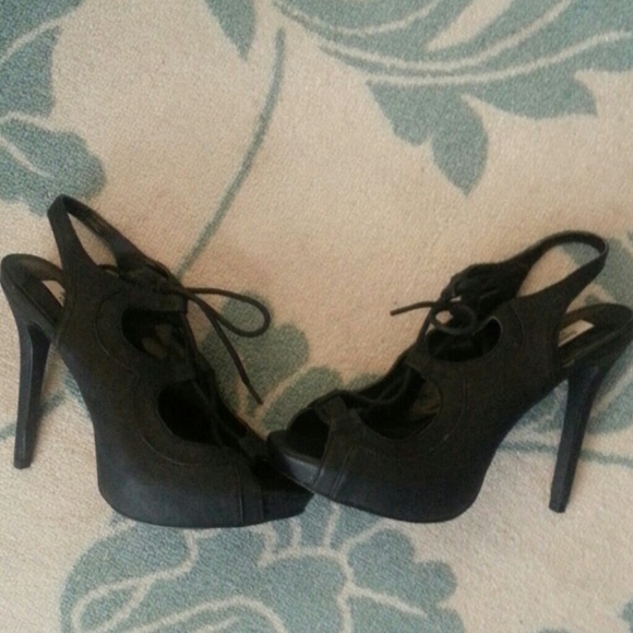 Vera Wang Black Heels - Picture 2 of 2