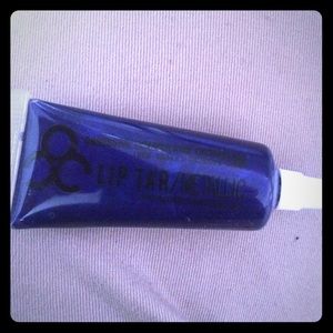 Metallic lip tar occ