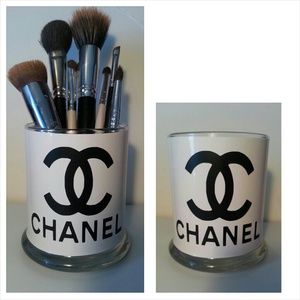 Makeup brush holder