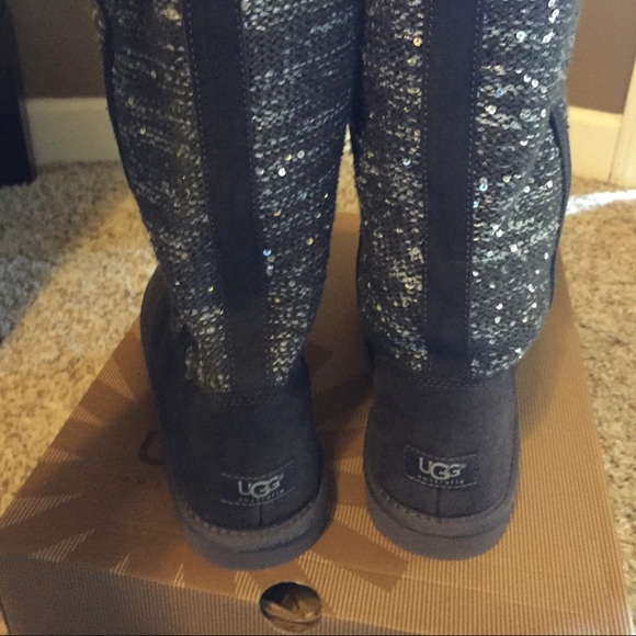 ***SOLD***New in box W Camaya UGGs size 9 - Picture 2 of 4