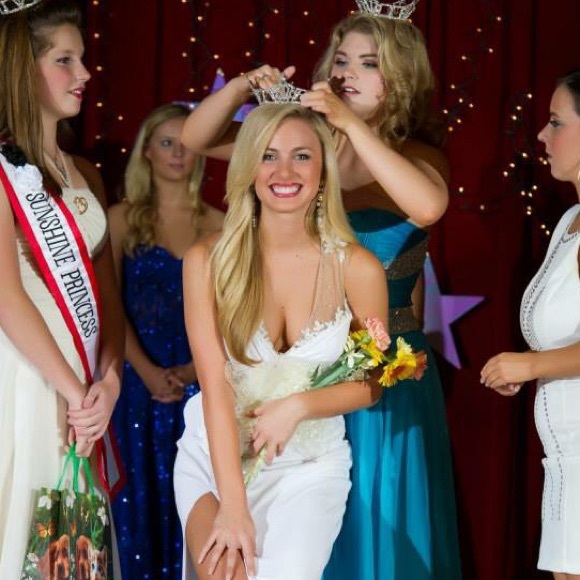 White Gown - Picture 3 of 4