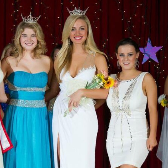 White Gown - Picture 4 of 4