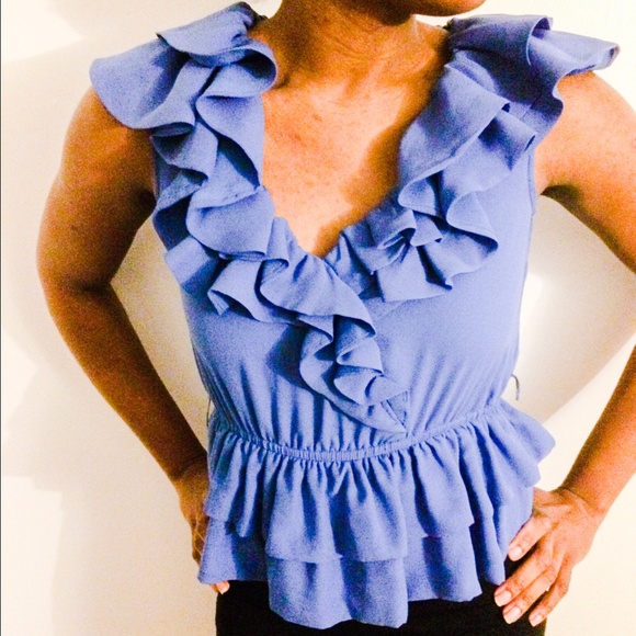 🌟spring essential 🌟 ruffle blue blouse