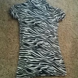 Short sleeve zebra print turtleneck