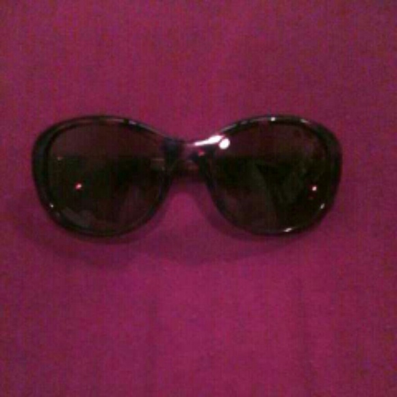 Classic tortoise shell sunglasses