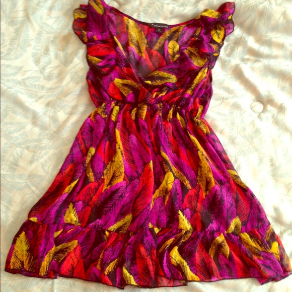 V Neck Feather Print Babydoll Top w Ruffle Sleeves