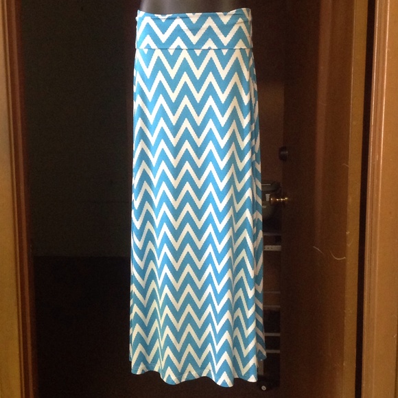 Gilli Dresses & Skirts - 💥SOLD💥Chevron print Skirt