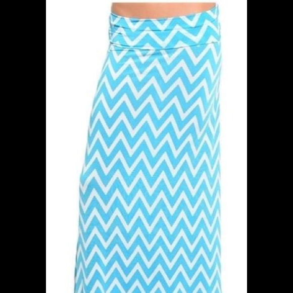 💥SOLD💥Chevron print Skirt - Picture 2 of 3