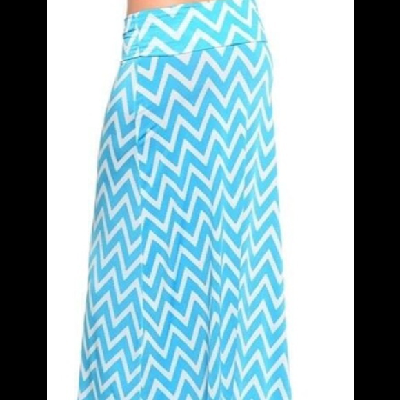 💥SOLD💥Chevron print Skirt - Picture 3 of 3