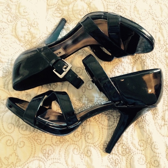 Steve Madden black patten leather heel