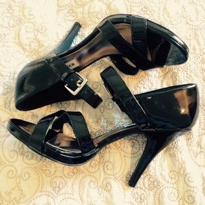 Steve Madden black patten leather heel