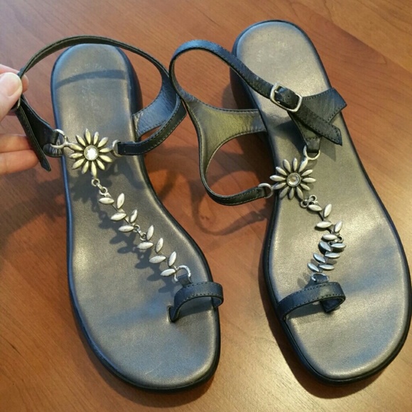 Women's Loop Toe Sandals