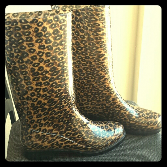 Shoe