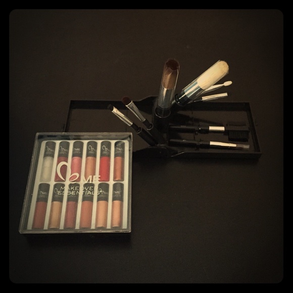 NEW Makeover Essentials Lip Gloss & Brush Sets