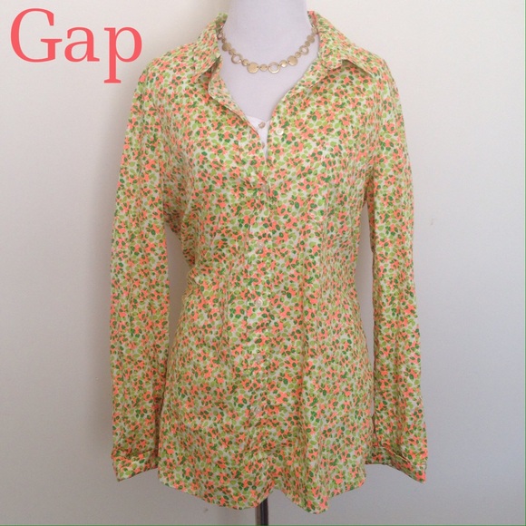 GAP Tops - The Fitted Boyfriend Button Up