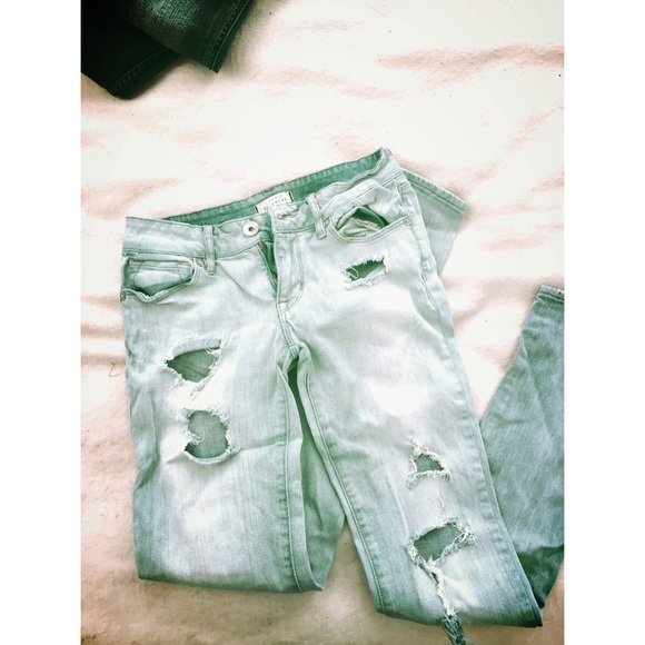 light blue distressed bullhead jeans