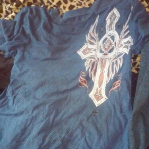 A short sleeve shirt
