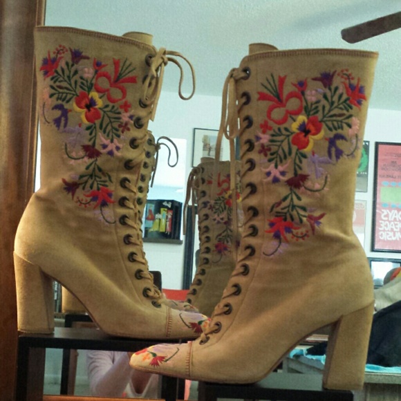 HOST PICK 7/20 CITY CHIC PARTY--MIU MIU BOOTS - Picture 2 of 4