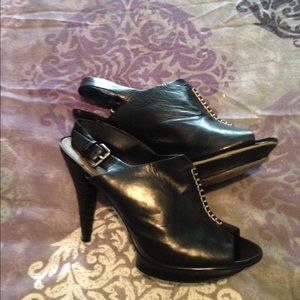 B Makowsky leather shoe