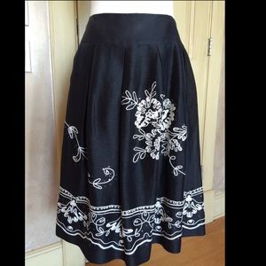 TALBOTS COLLECTION Linen / Silk Embroidered Skirt