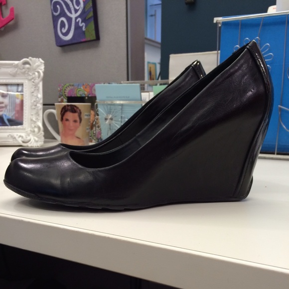 Kenneth Cole Reaction leather wedges size 11
