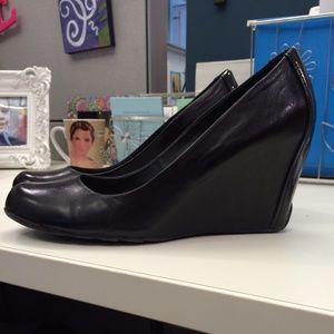 Kenneth Cole Reaction leather wedges size 11