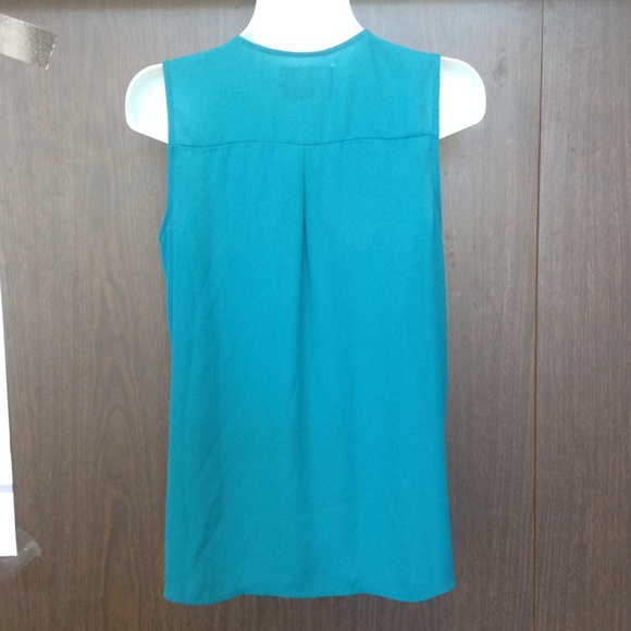 Sleeveless Zipper Front Deep lake color - Picture 2 of 3
