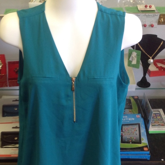 Sleeveless Zipper Front Deep lake color - Picture 3 of 3
