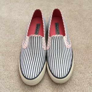 Red, white, and blue sperrys