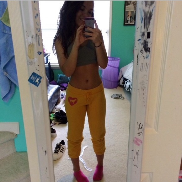 Victoria's Secret Pants - VS CAPRI SWEATPANTS