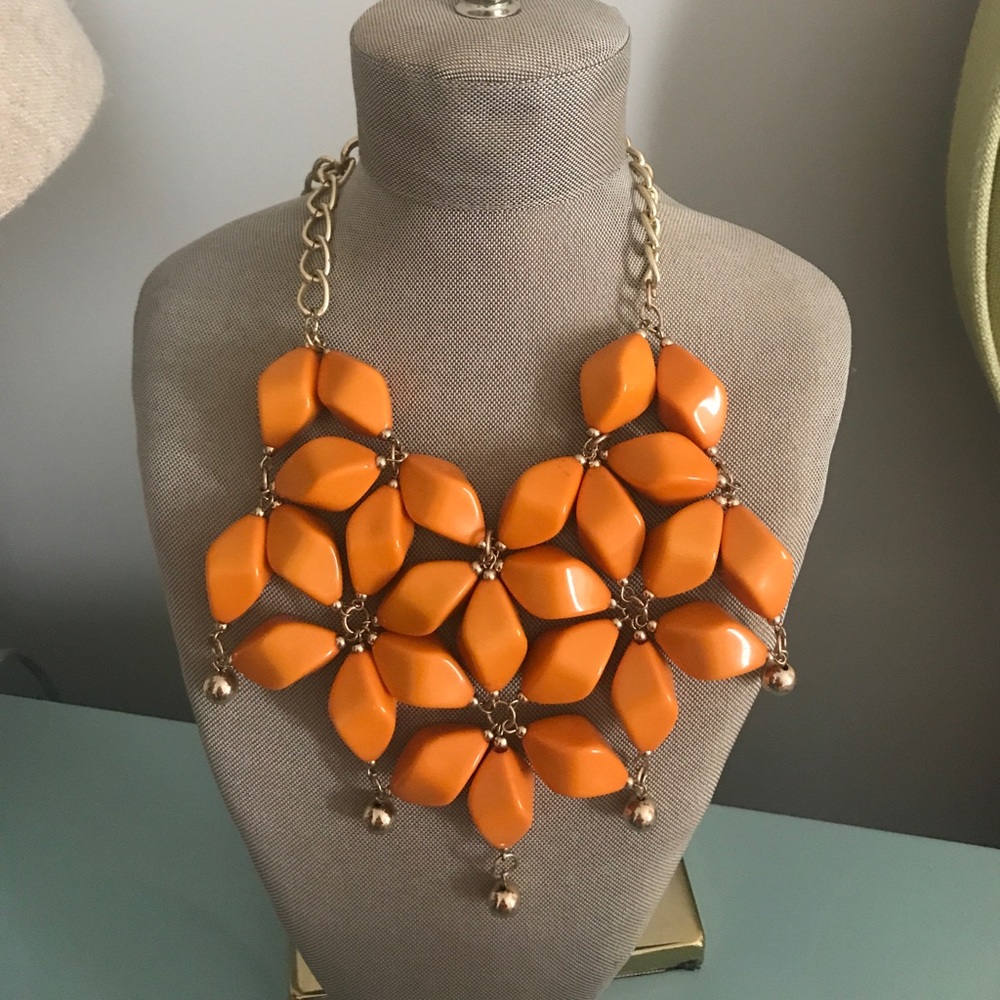 Classic statement necklace!