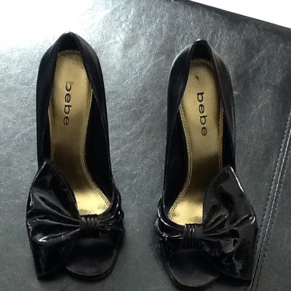 Bebe real leather pump