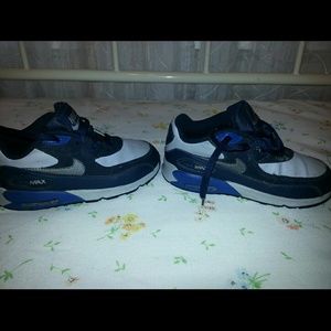 Boys Nike airmax. 10c. Like new condition!