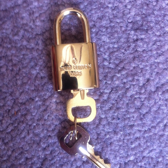 ✨-auth.- Louis Vuitton keys & lock #452