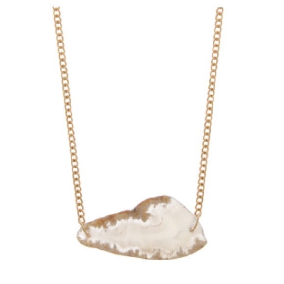 Jewelry - Agate pendant necklace