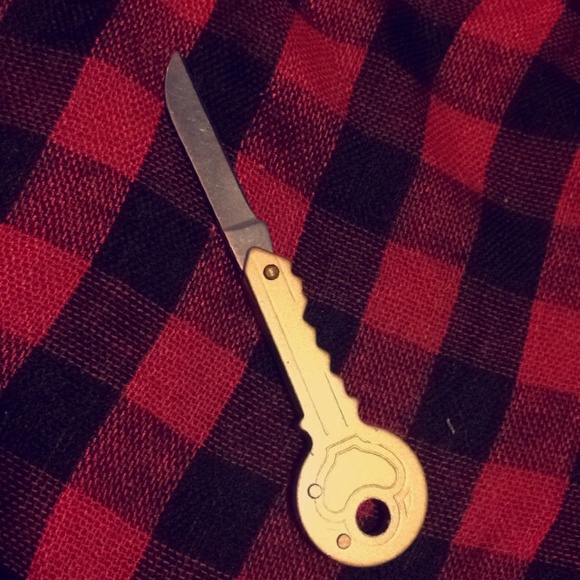 Knife hidden key