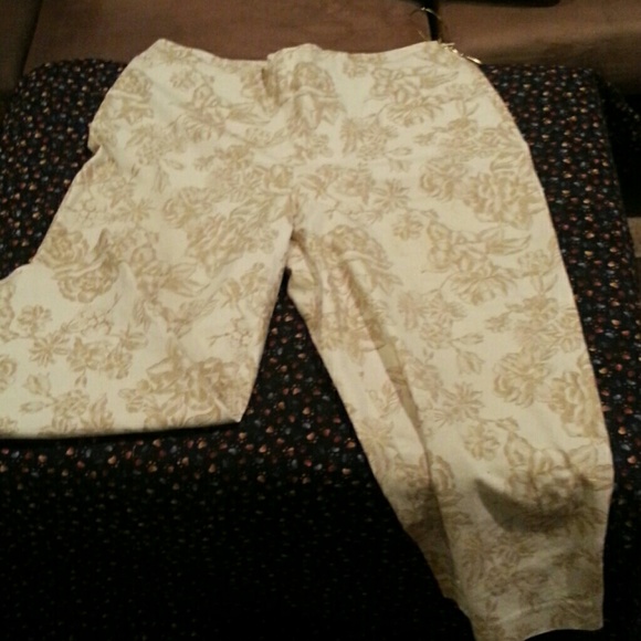 Tan capris