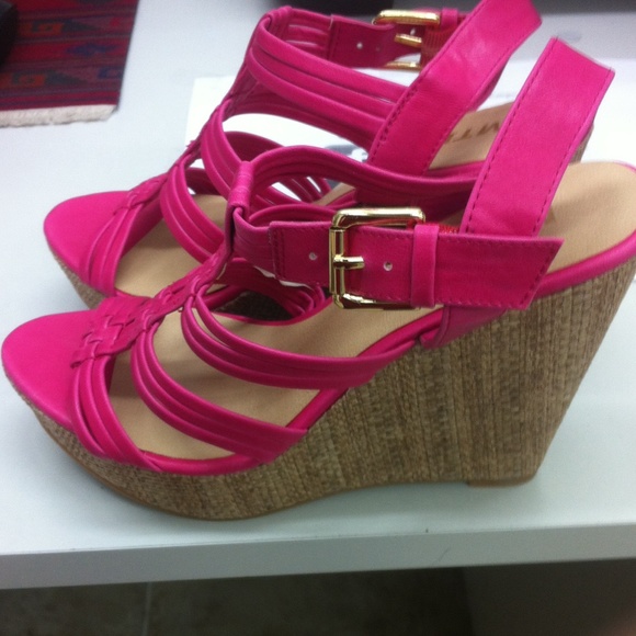 Fuschia open toe wedges - Picture 2 of 3