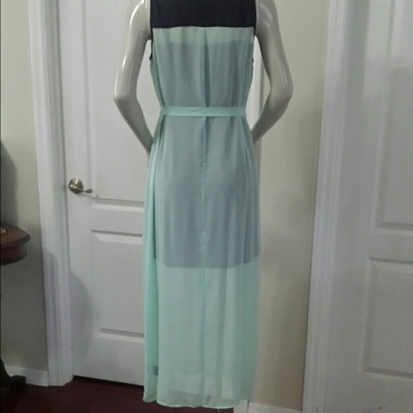SOLD!! NEW Kim Kardashian Dress - Picture 3 of 3